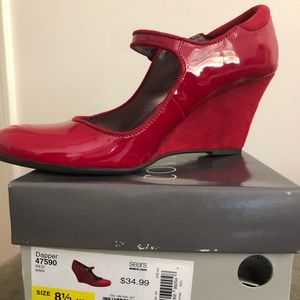 Women’s new Covington shoes size 8.5